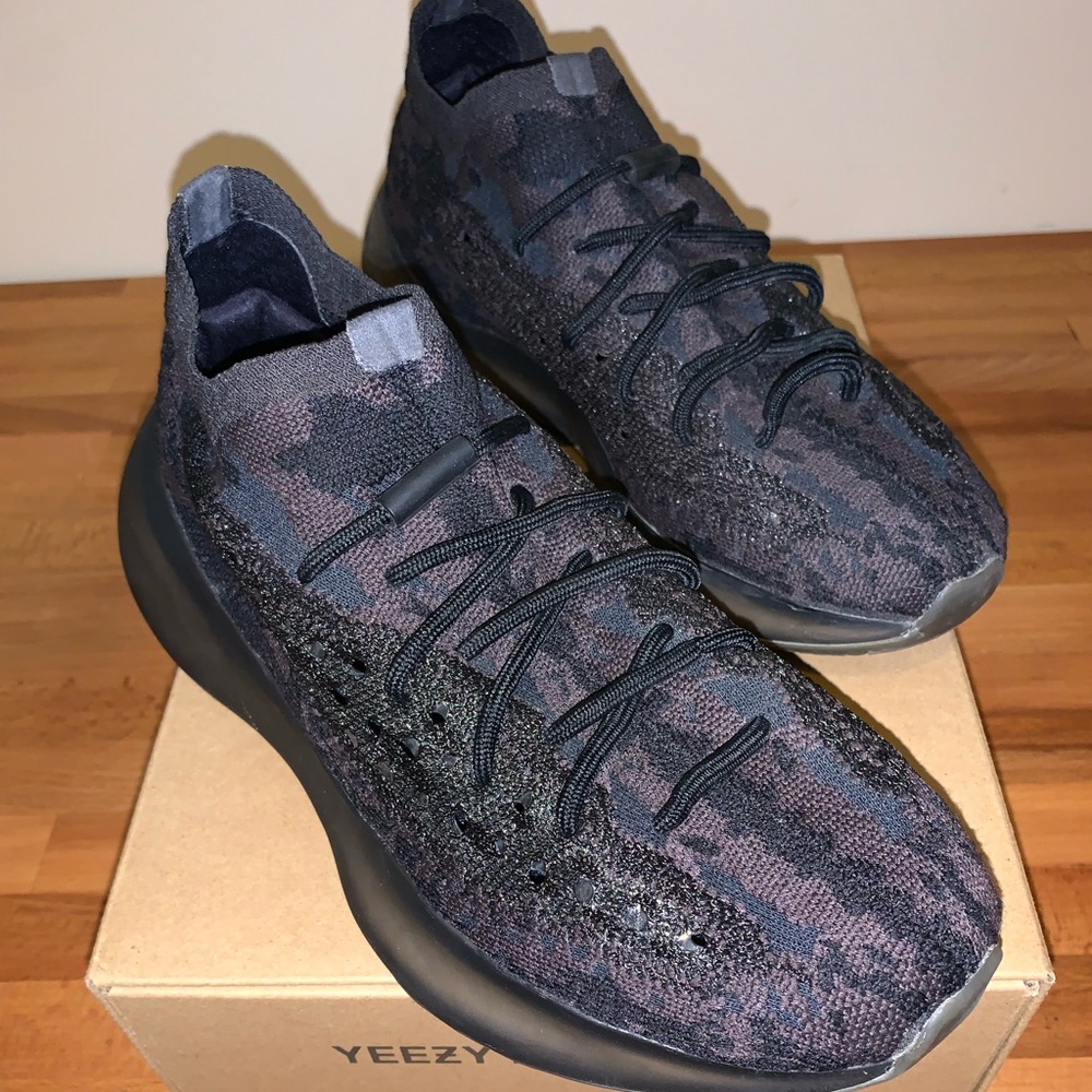 Yeezy 380 in Onyx - Picture 1 of 10